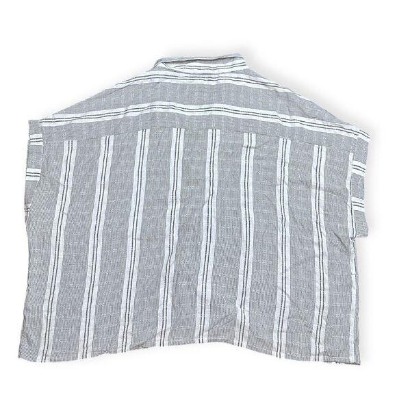 EVEREVE Women’s Gray White Striped Short Sleeve Button Front Shirt Size Large - Picture 2 of 5